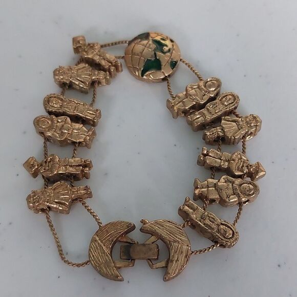 Vintage Jewelry - Vintage Unsigned Children of The World Gold Tone Tofa Style Slider Bracelet